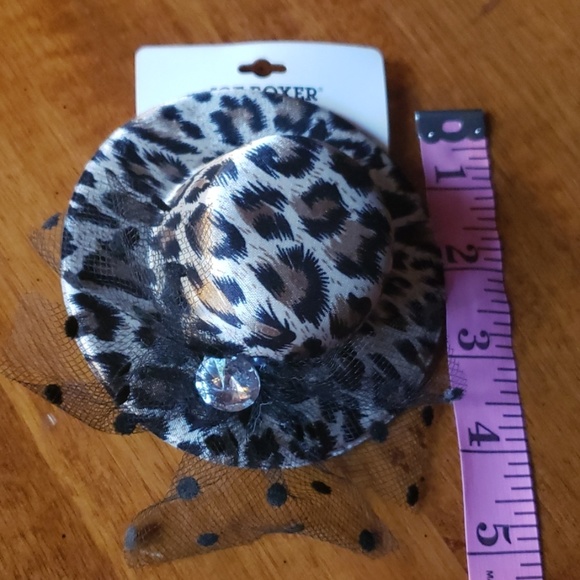 Joe Boxer Hat Hair Clip - Picture 4 of 4